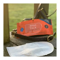 Carr &amp; Day &amp; Martin Belvoir Tack Cleaner Mitt Renseservietter Step 1 